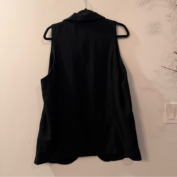 GAP Black Vest - Size L - Picture 2 of 4